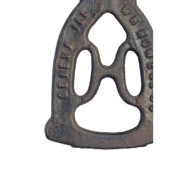 Antique WH Howell Co. Geneva Ill Raised Ironing Iron Trivet Pot stand Wall Décor - Picture 4 of 6